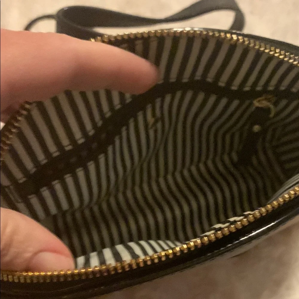 Kate Spade Black and Cream Crossbody Bag with Minimalist Design - Picture 5 of 5